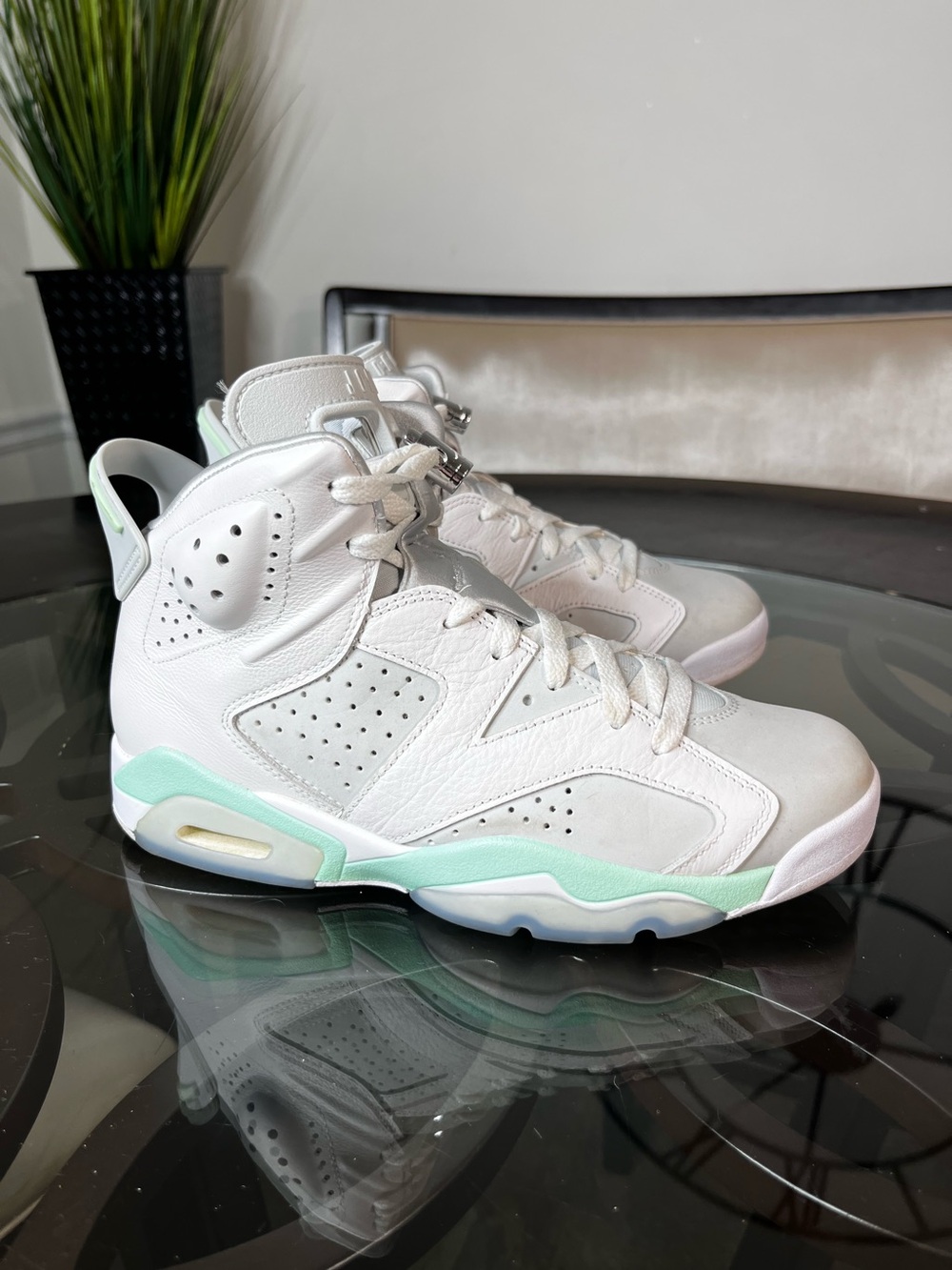 Nike Air Jordan 6 Retro
Shoes White Platinum Mint
Foam Women's Sz 8.5